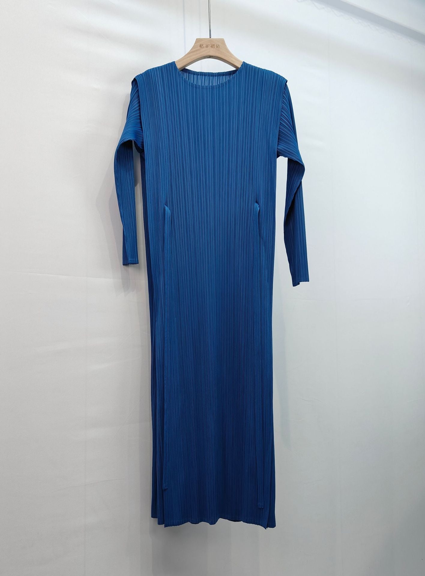 2025 Spring Summer Pleated Maxi Dress – Solid Color, Crew Neck, Lace-Up Waist, Elegant Style