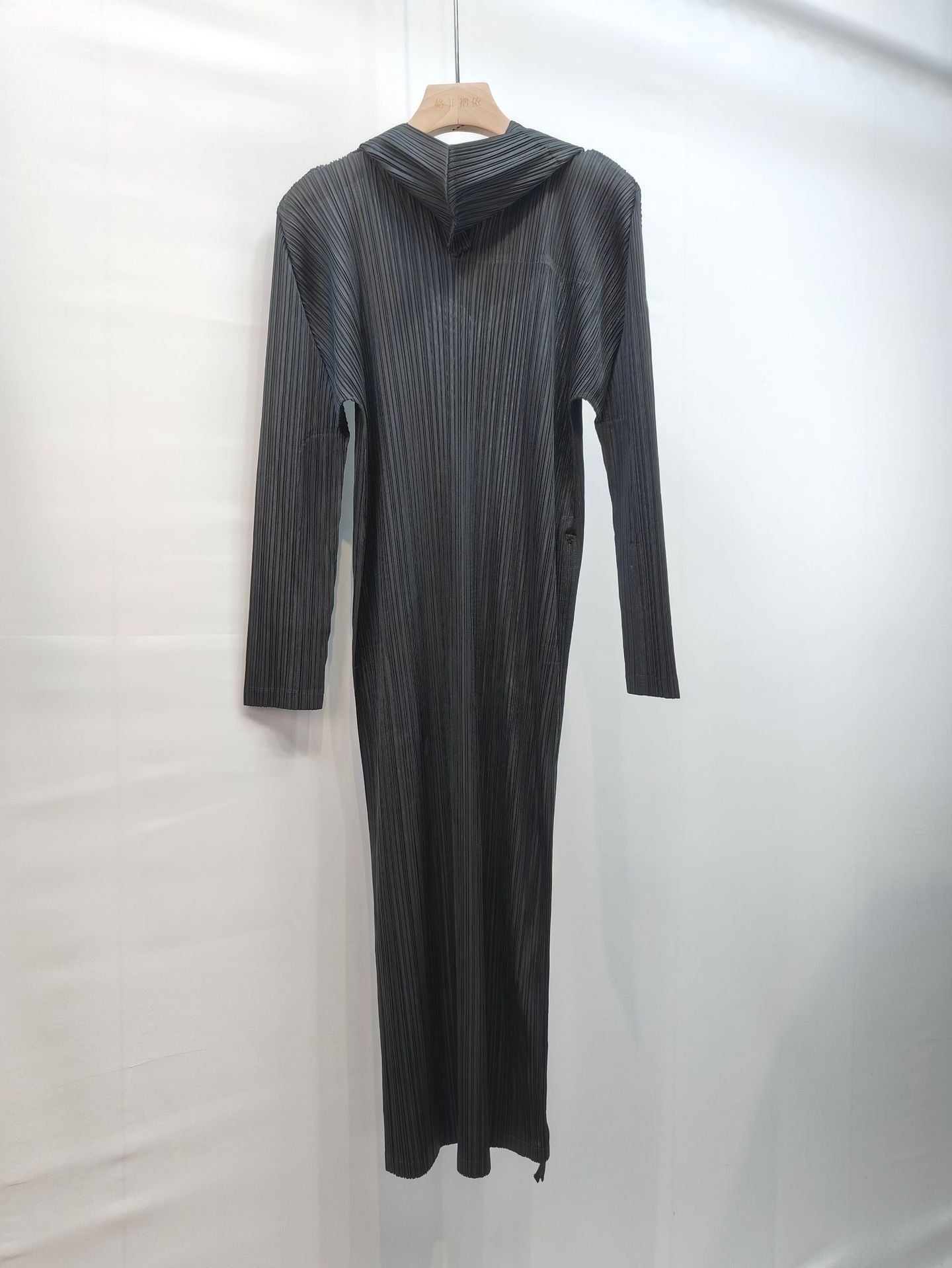 2025 Fall Long Pleated Dress – Unique Collar, Loose Fit, Side Slit, Effortless Elegance