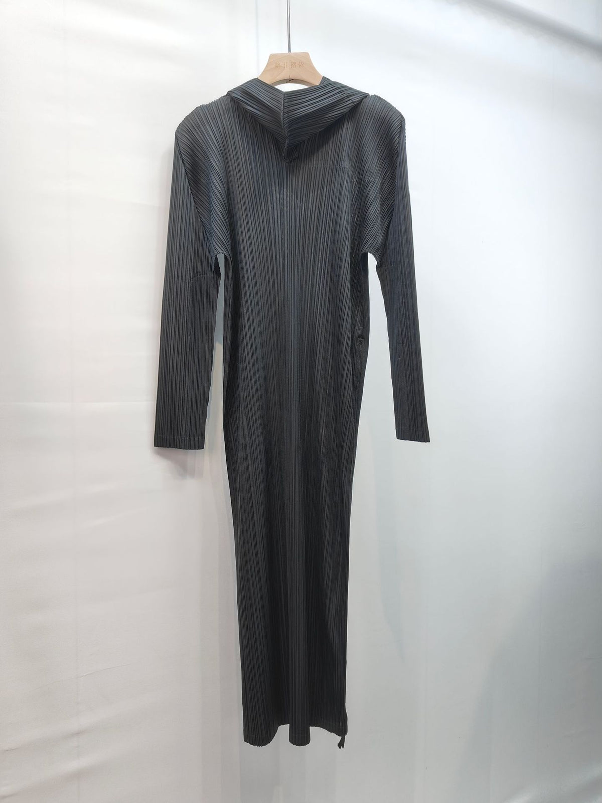 2025 Fall Long Pleated Dress – Unique Collar, Loose Fit, Side Slit, Effortless Elegance