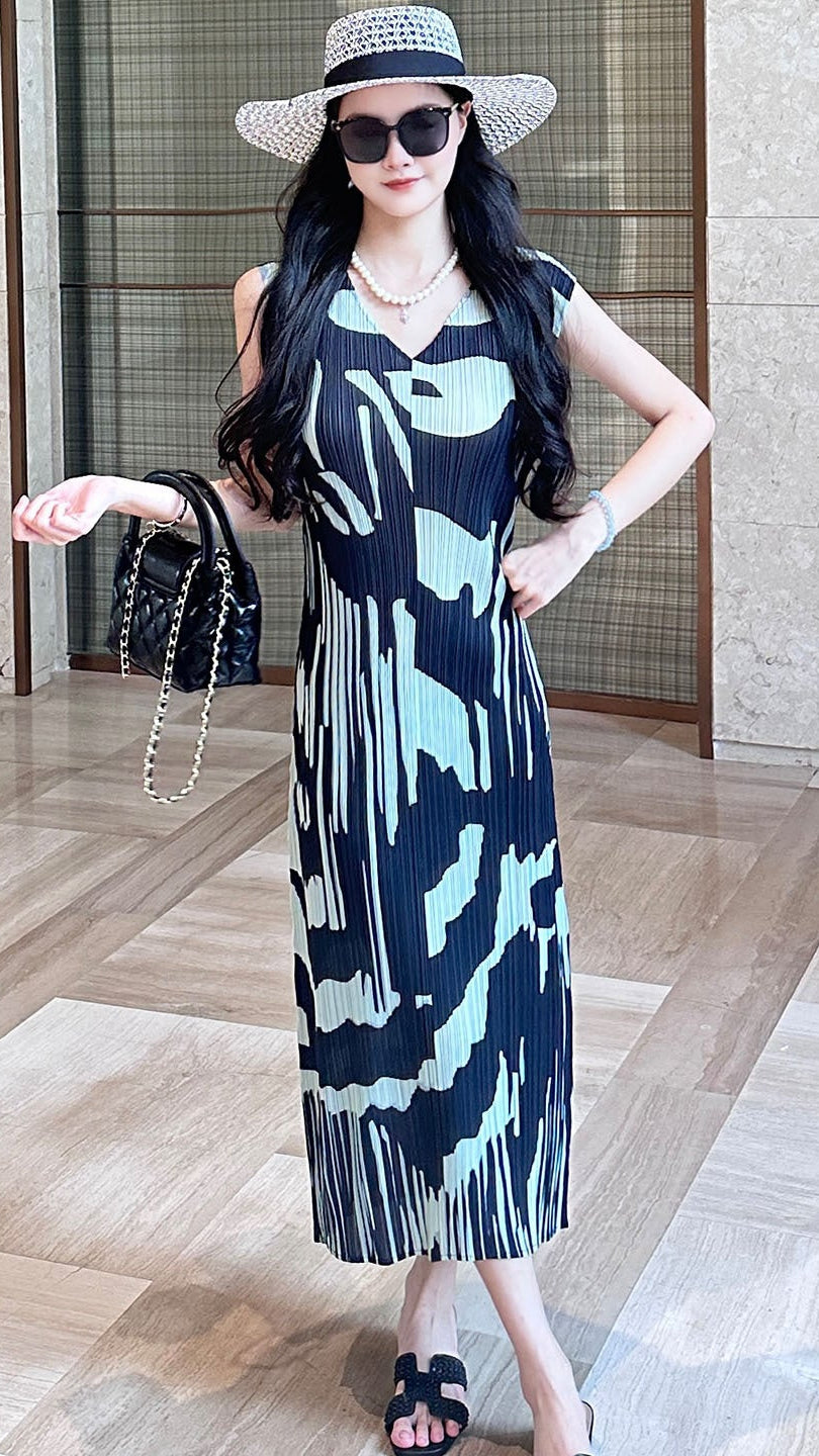 Retro design long contrast dress Miyake summer 2025 female slimming crew neck sleeveless pleated skirt