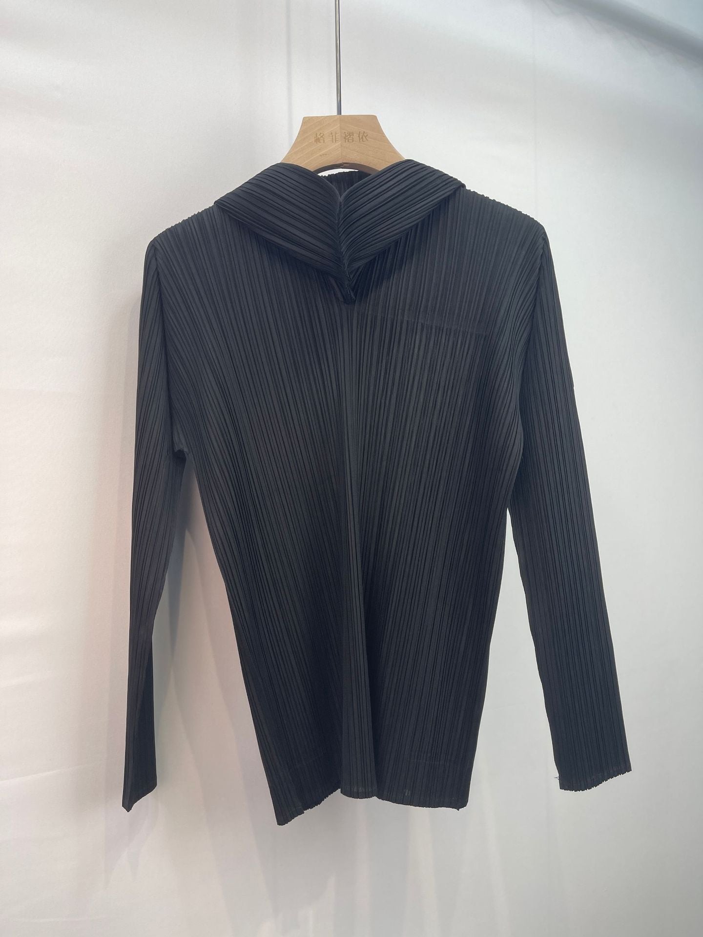 Women’s Autumn Pleated Hoodie – Slim Fit Solid Color Sweatshirt