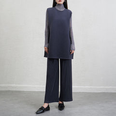 Pleated Gray Sleeveless Top and Wide-Leg Pants Set – Chic Two-Piece Outfit