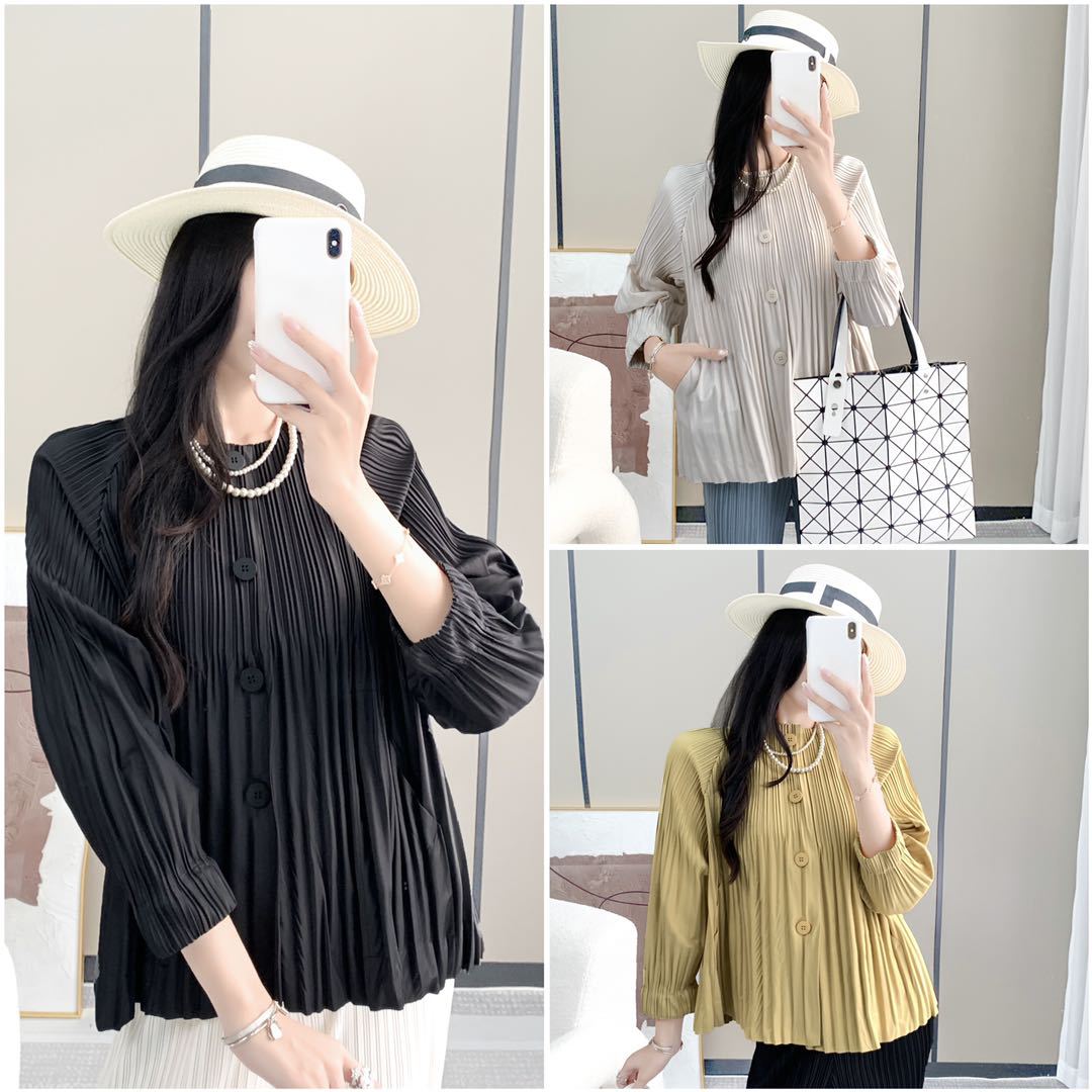 Pleated Short Trench Jacket – Chic Lightweight Outerwear for Women