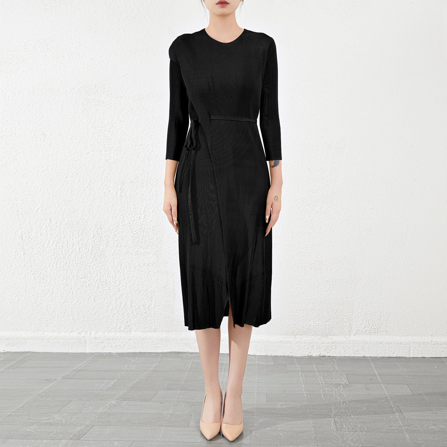 Pleated Garden Collar Slim Fit Dress – Elegant and Modern Style for Women