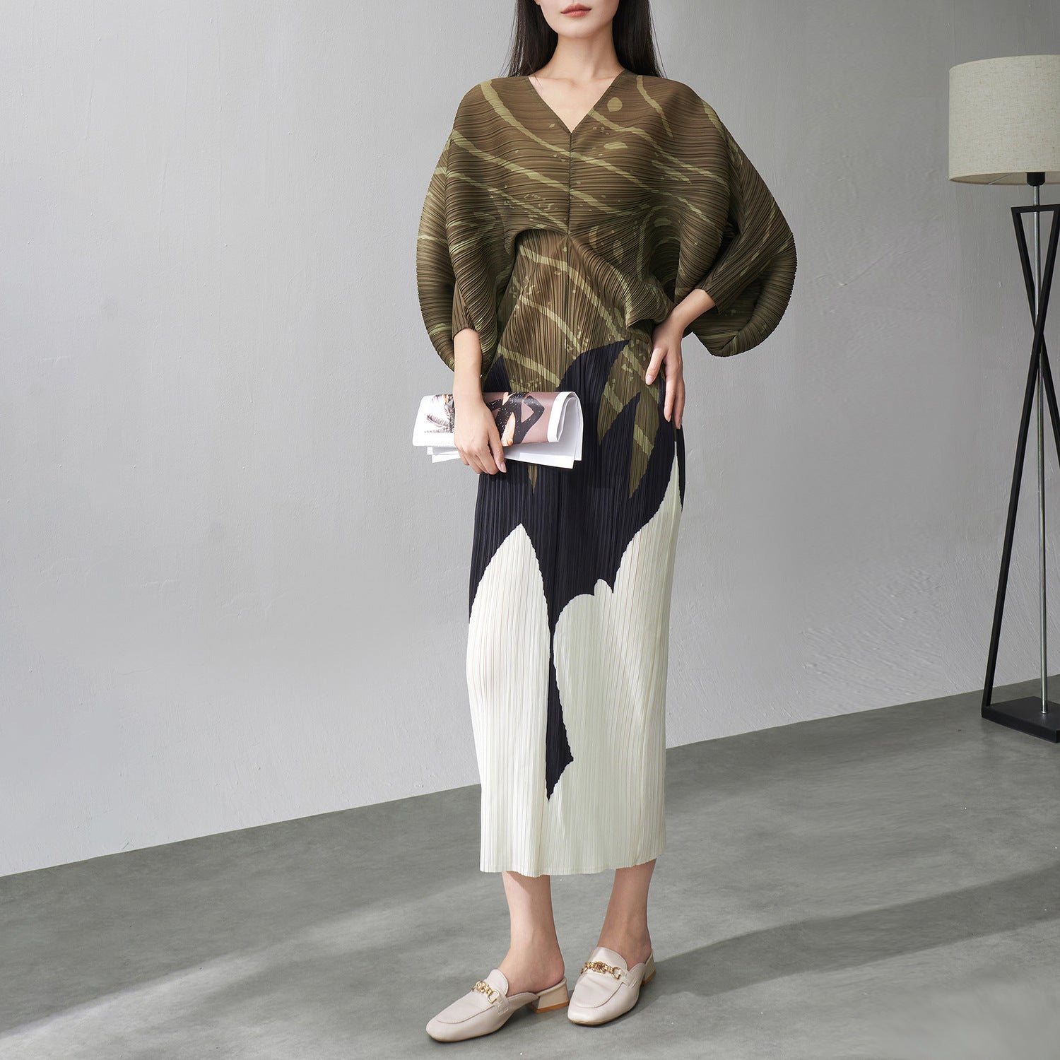 Pleated Printed V-Neck Dress – Batwing Sleeve Elegant Women’s Outfit