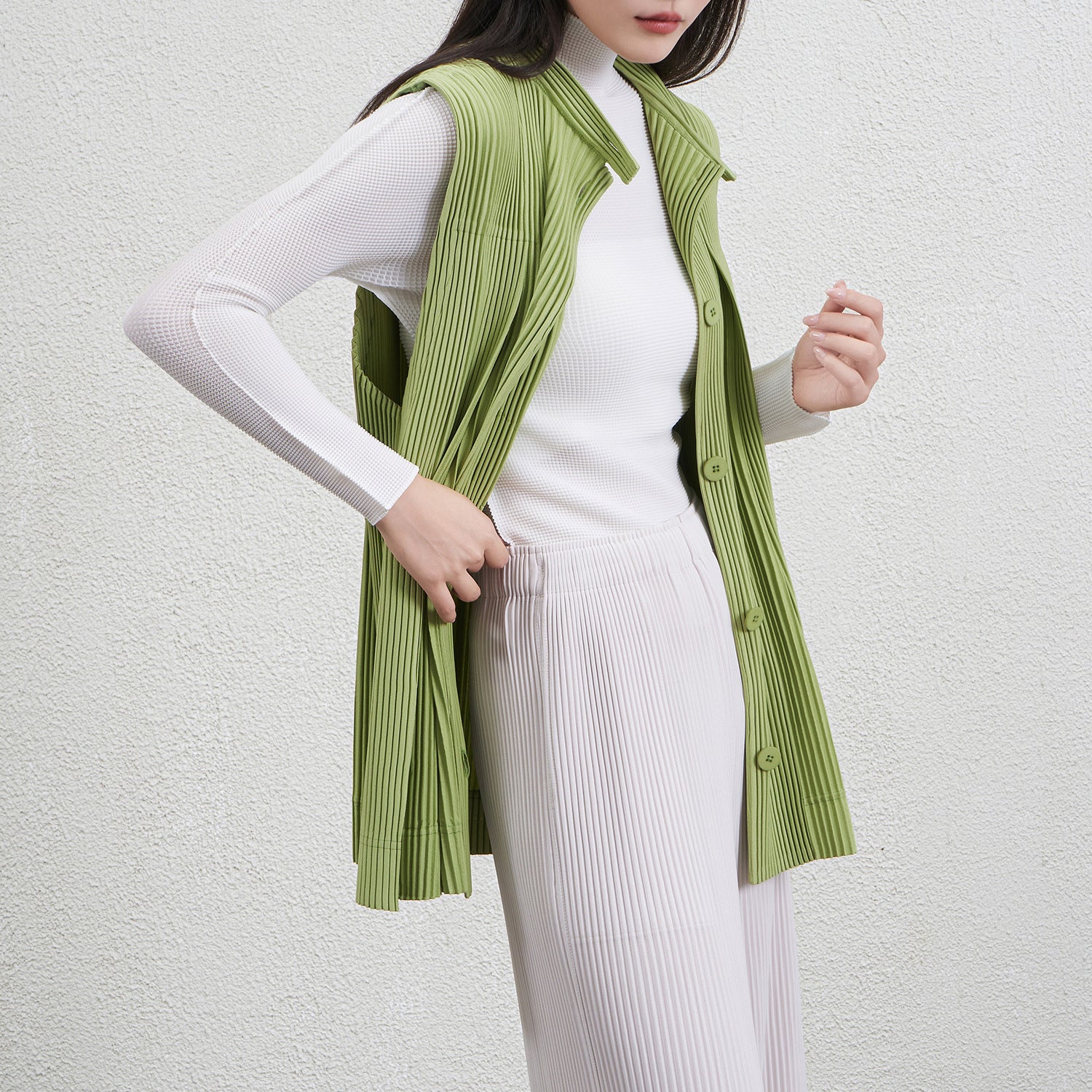 Pleated Irregular Sleeveless Cardigan Top – Modern Layer for Women