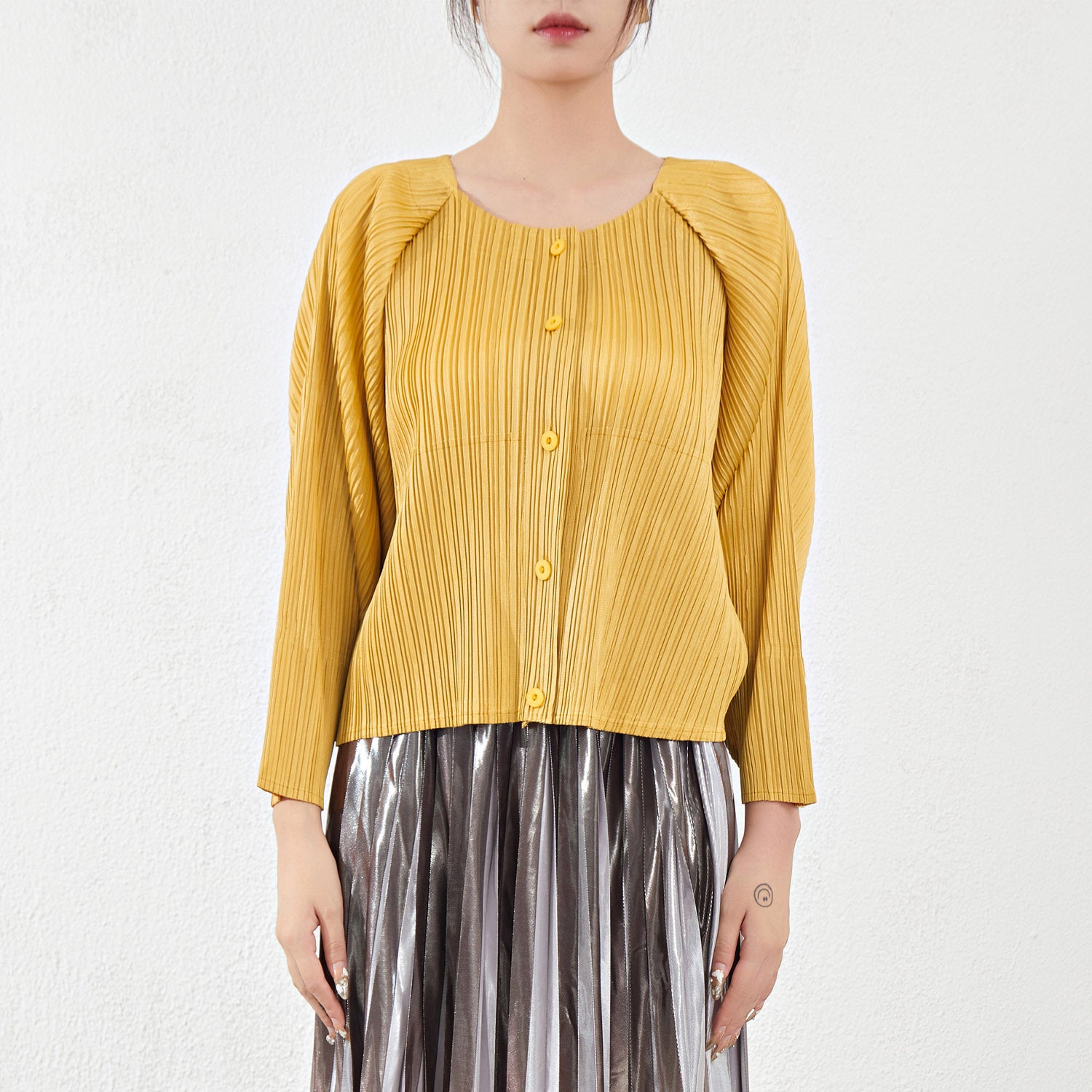 Women's Loose Pleated Shirt Jacket – Lightweight and Versatile Layer