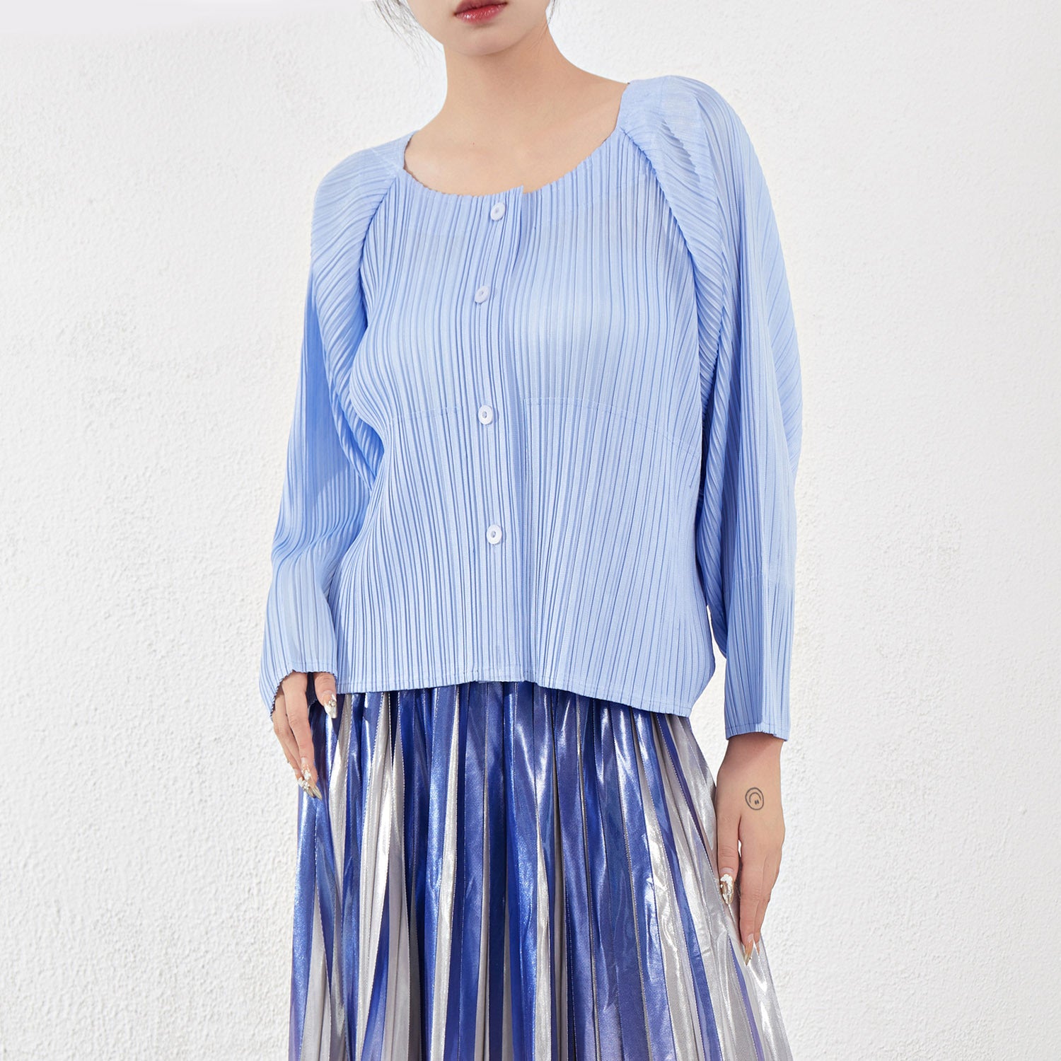 Women's Loose Pleated Shirt Jacket – Lightweight and Versatile Layer