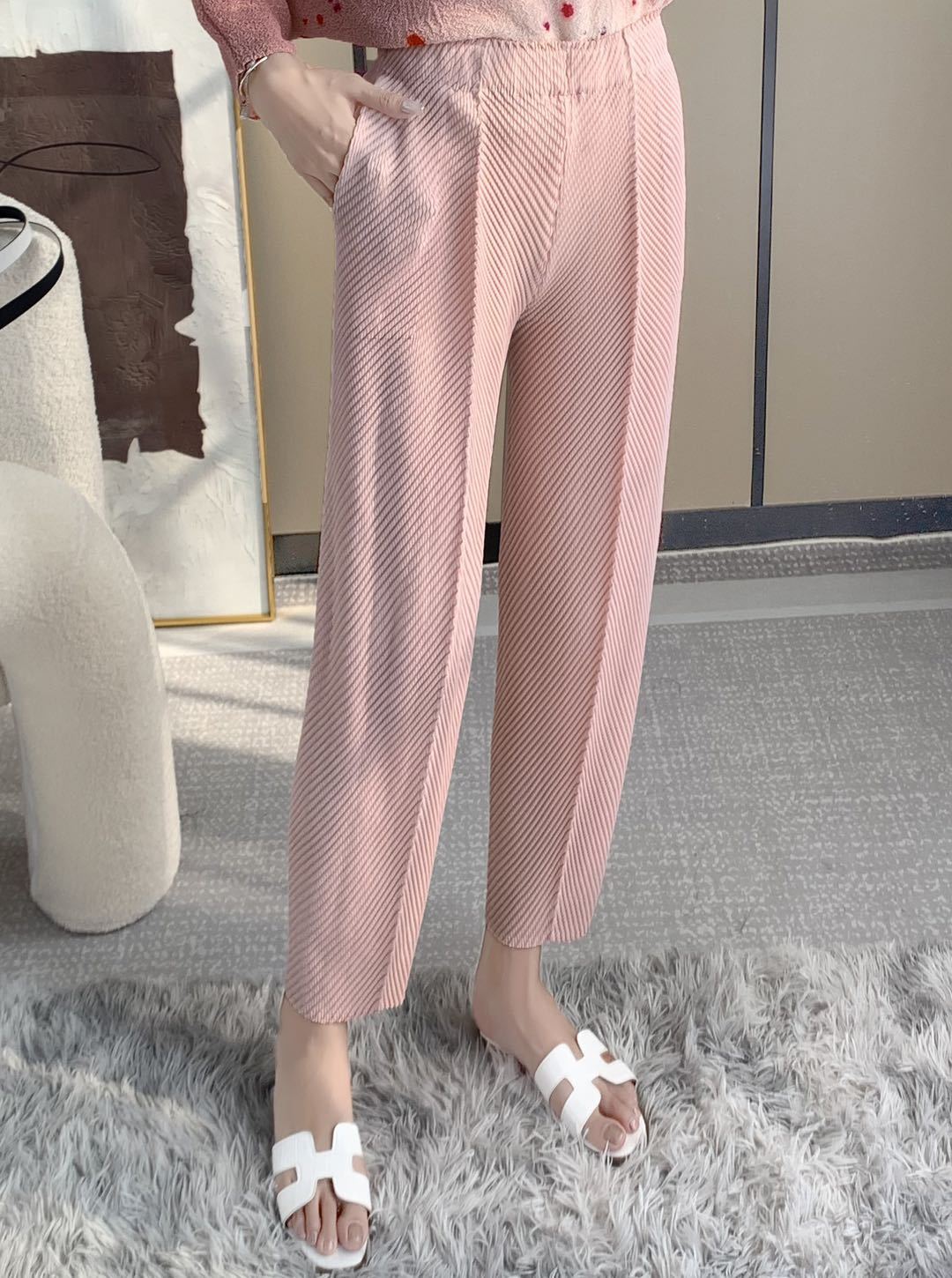 Pleated Fish Scale Harem Pants – Stylish and Comfortable Women’s Bottoms