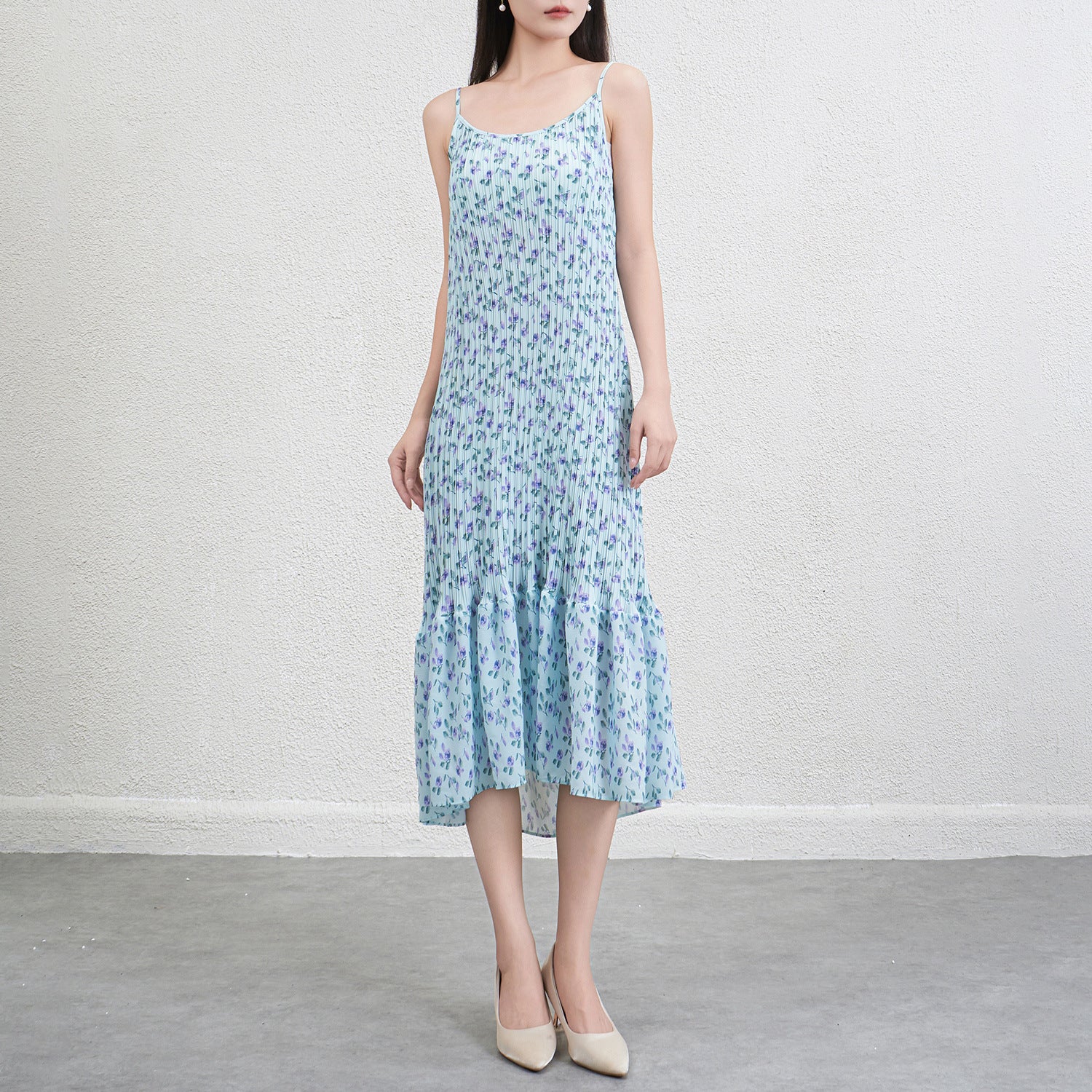 Pleated Blue Floral Camisole Maxi Dress – Elegant Summer Outfit