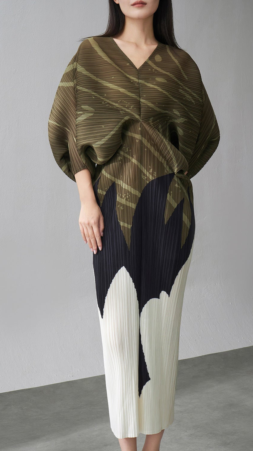 Miyake fashion pleated bat sleeve V-neck skirt spring and summer new temperament print waist slimming niche dress