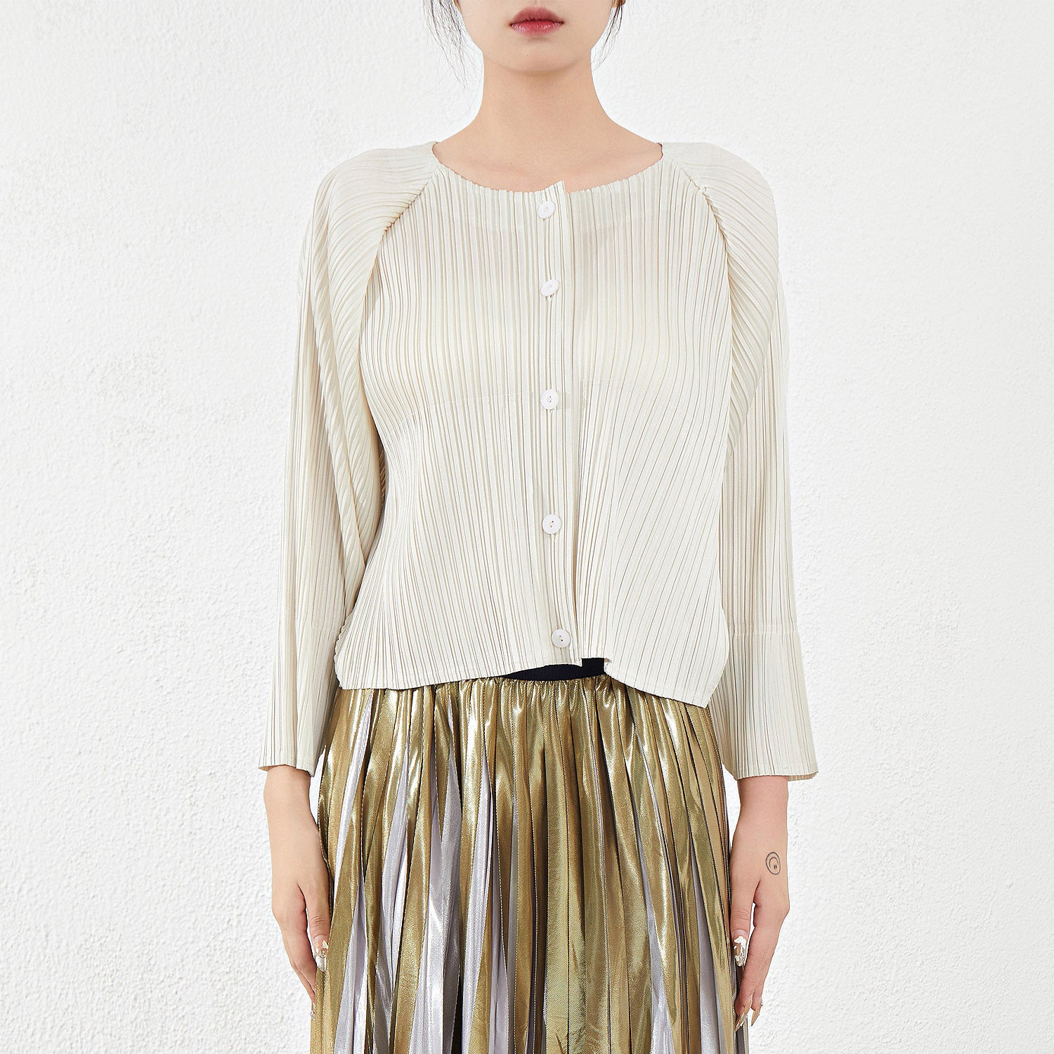 Women's Loose Pleated Shirt Jacket – Lightweight and Versatile Layer