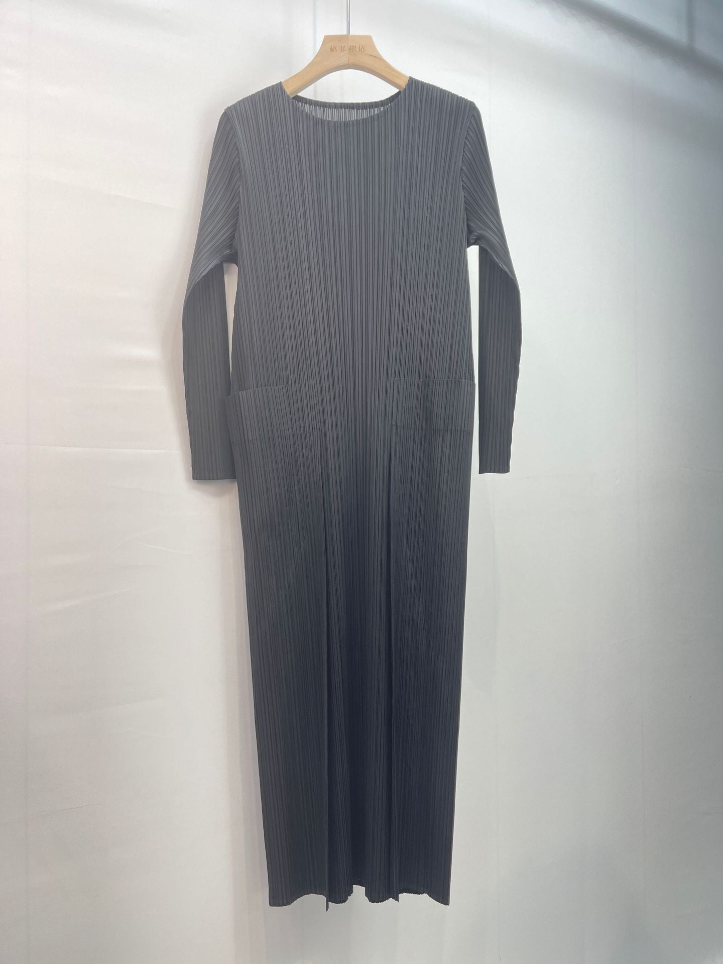2025 Fall Winter Pleated Long Sleeve Dress – Slim Fit, Elegant Maxi Style for Women