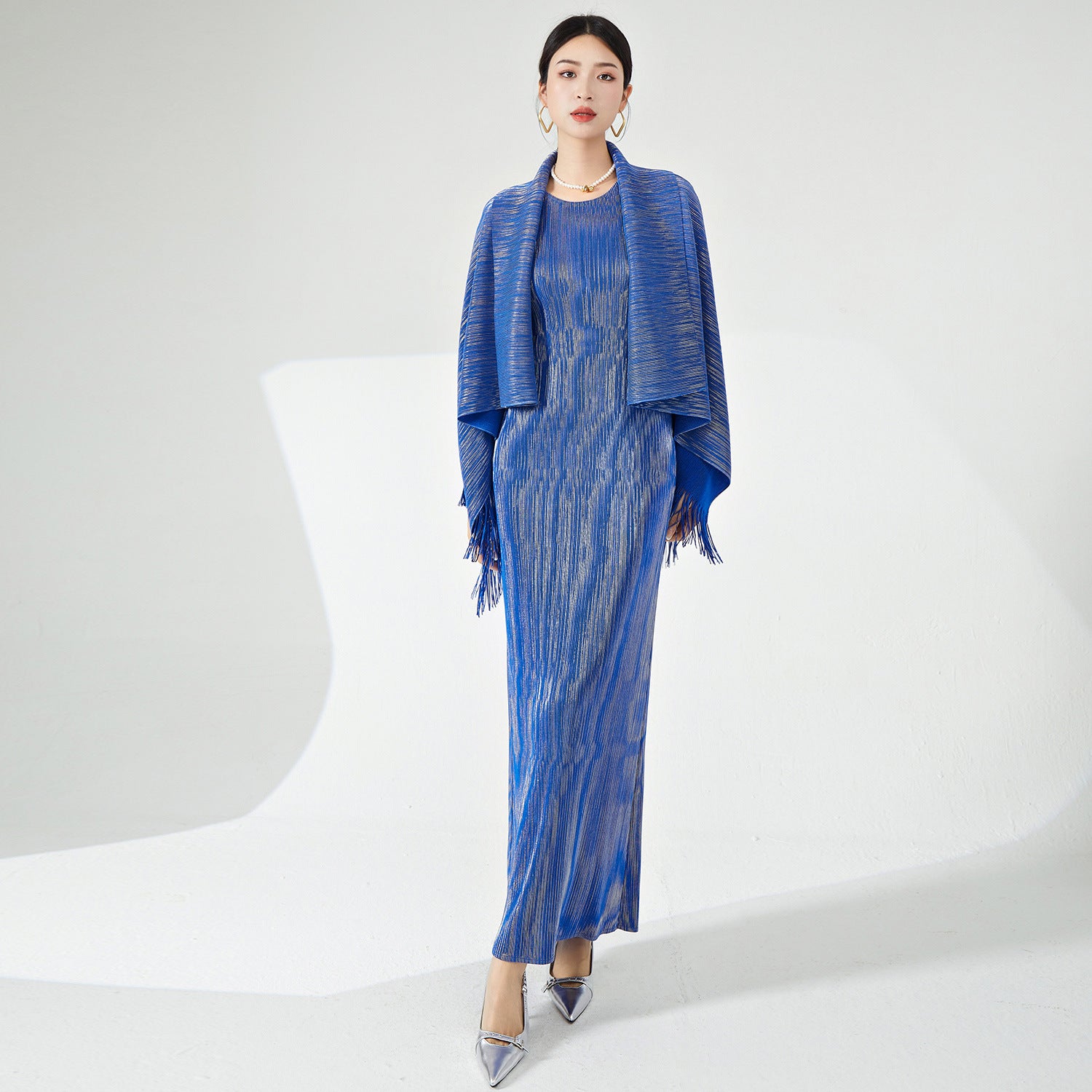 Pleats Please Two-Piece Set – Fringed Shawl & Elegant Pleated Dress