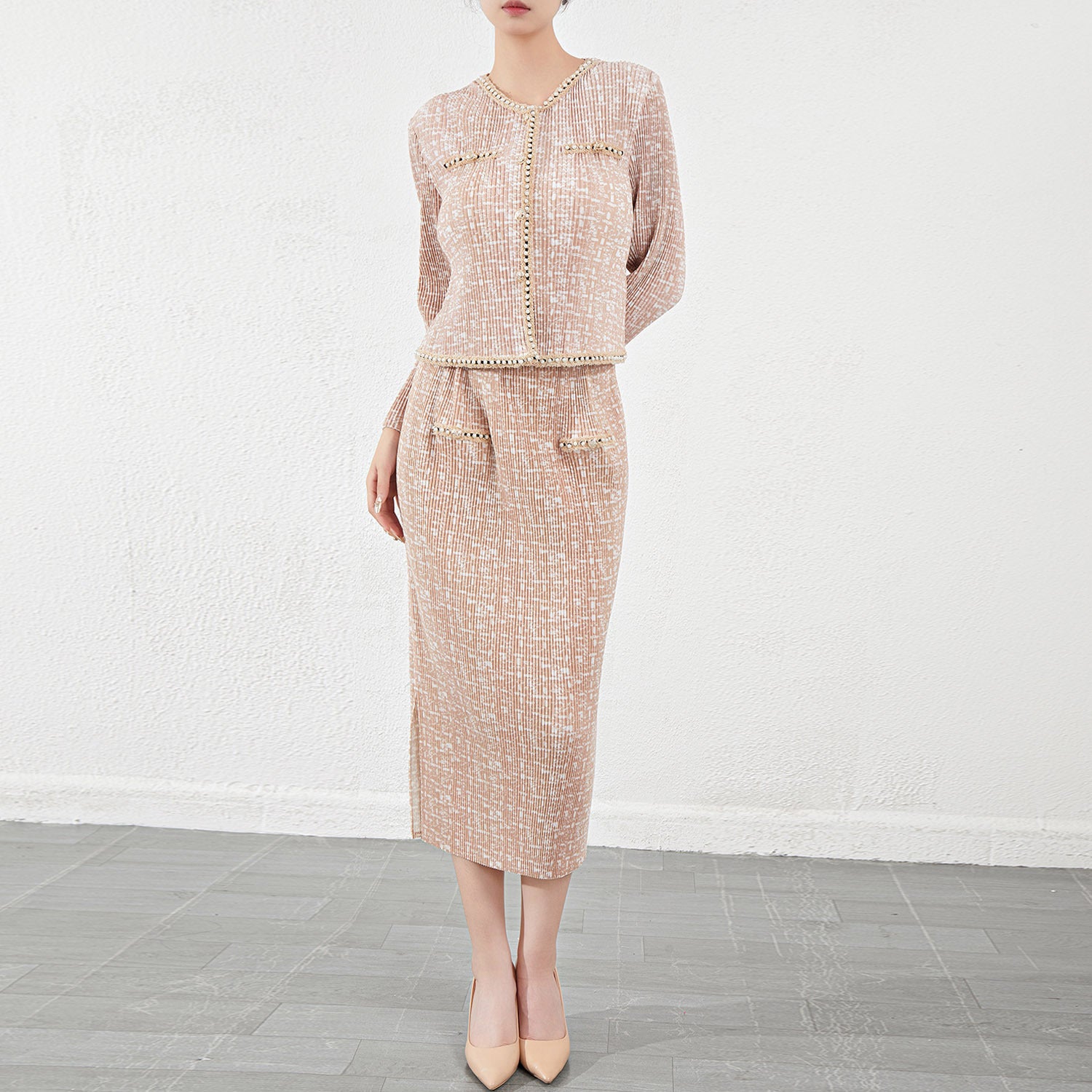 Pleated Short Jacket Two-Piece Set – Chic Women’s Outfit