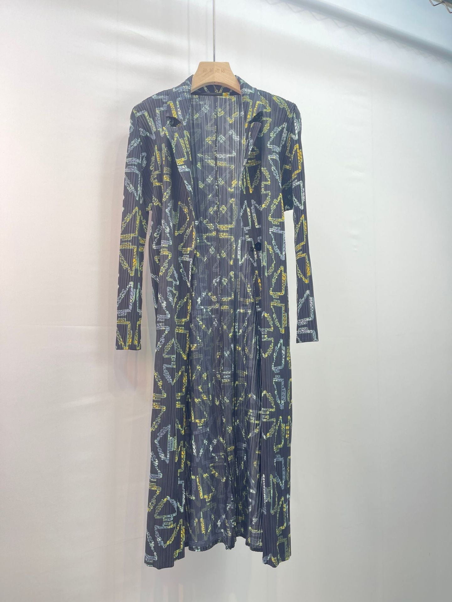 Women’s Autumn Pleated Trench Coat – French Print Lapel Jacket