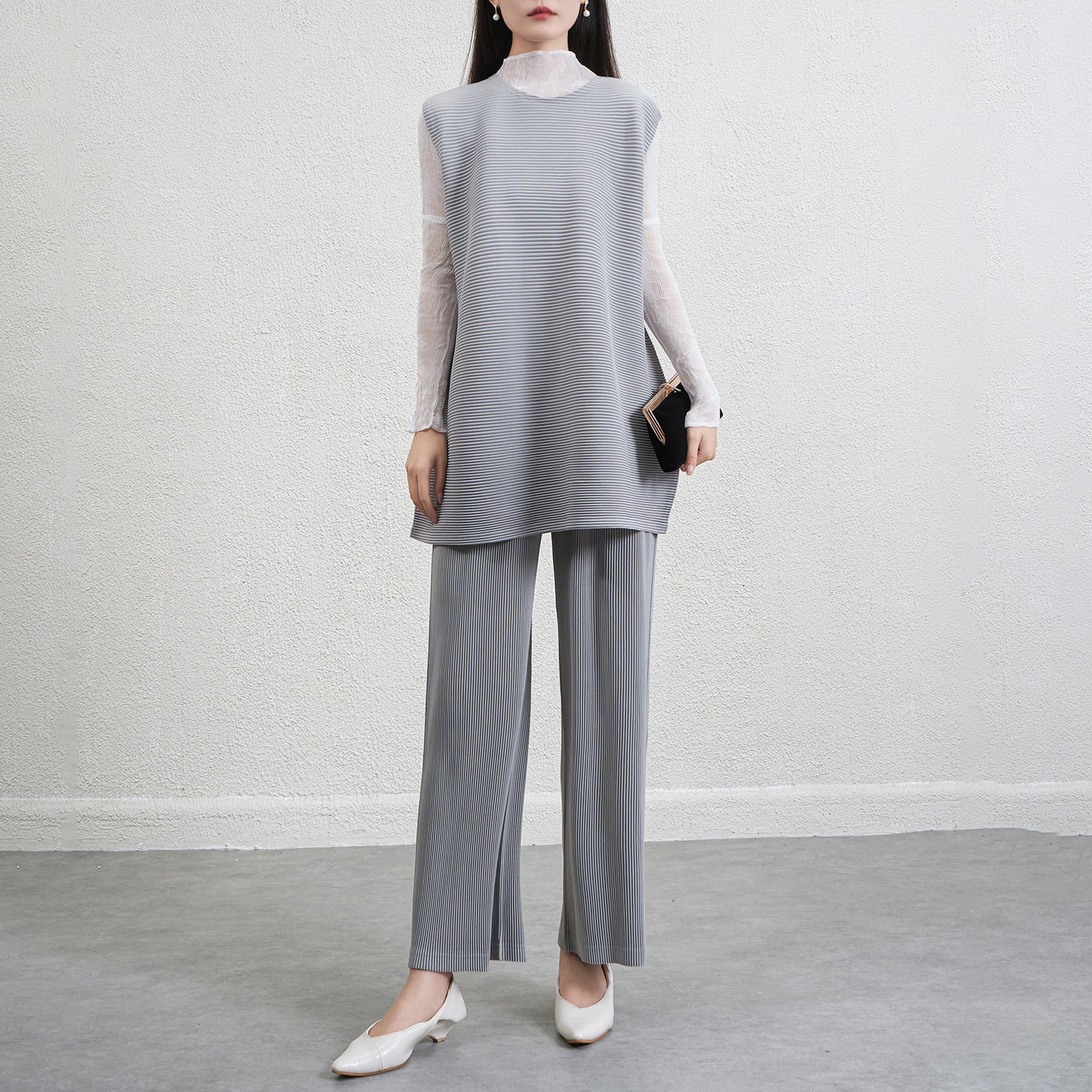 Pleated Gray Sleeveless Top and Wide-Leg Pants Set – Chic Two-Piece Outfit