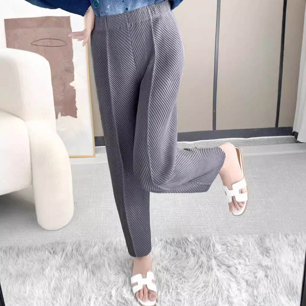 Pleated Fish Scale Harem Pants – Stylish and Comfortable Women’s Bottoms