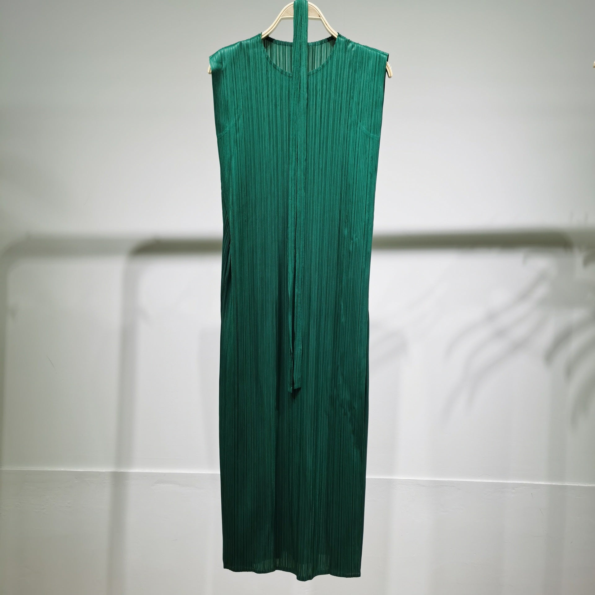 High-End Pleated Midi Dress – Slim Fit Lace-Up Waist Elegant Style