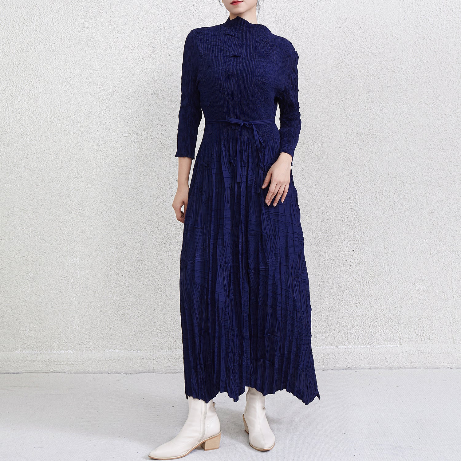 2025 Fall Winter Pleated Plus-Size Maxi Dress – Lace-Up Waist, Irregular Hem, Elegant Casual Style