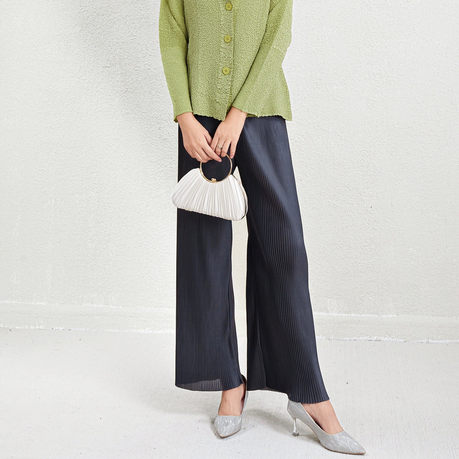 Pleated Straight-Leg Wide Pants – Loose and Elegant Women’s Bottoms