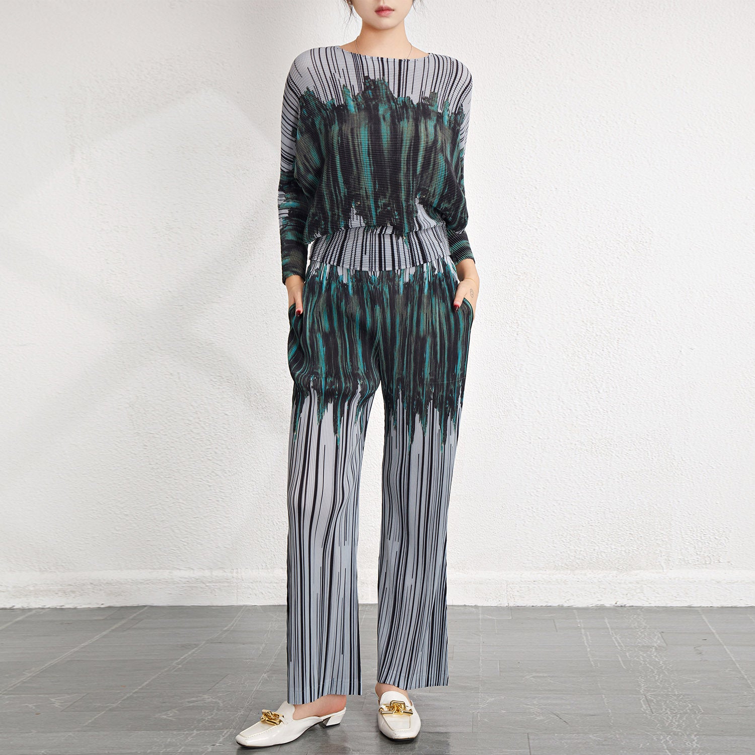Pleated Printed Plus-Size Top and Pants Set – Stylish Two-Piece Outfit