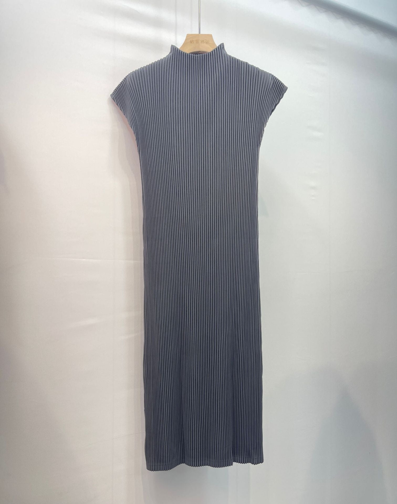 2025 Pre-Autumn Pleated Cheongsam Dress with Short Jacket – Retro Semi-High Neck, Elegant Two-Piece Style