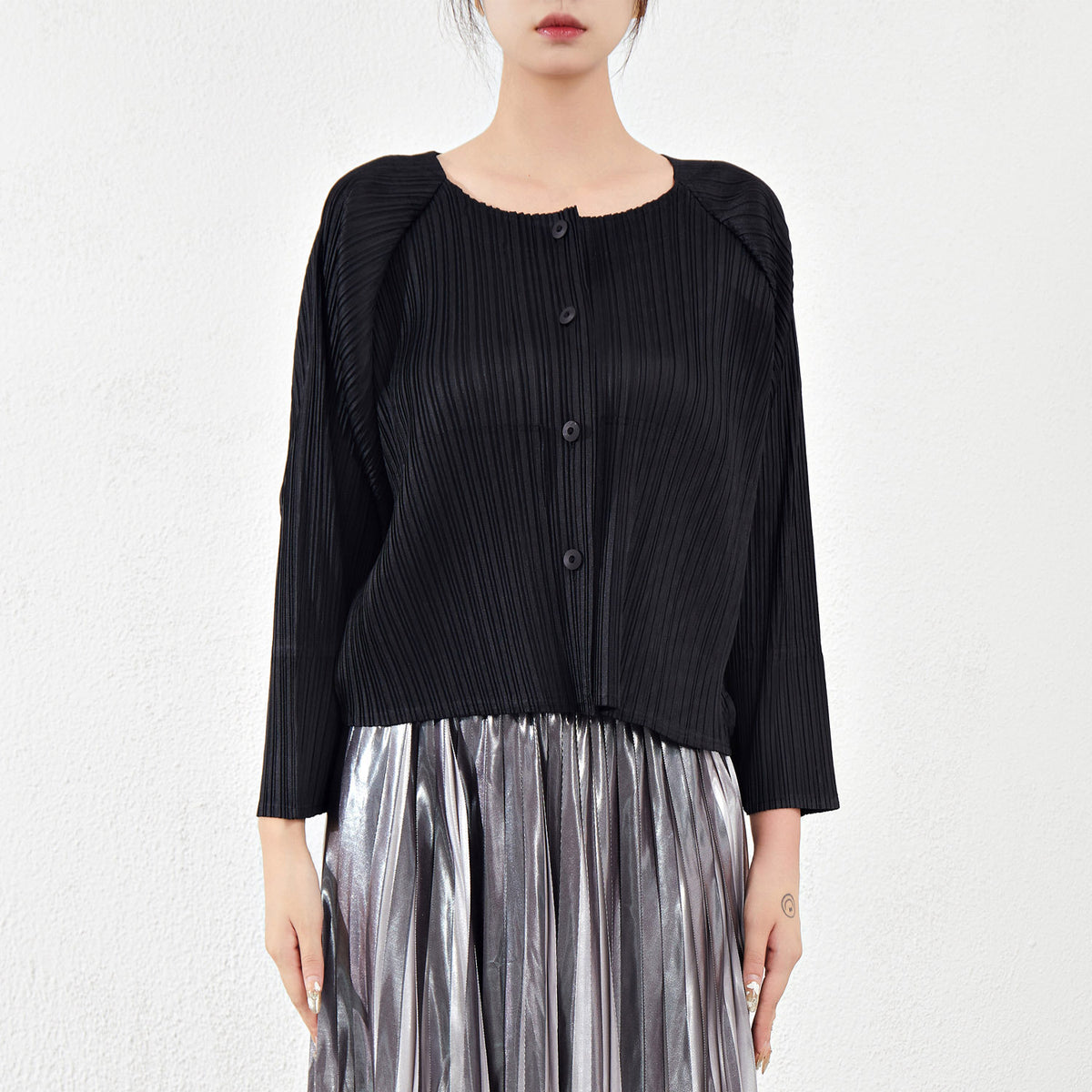 Women's Loose Pleated Shirt Jacket – Lightweight and Versatile Layer