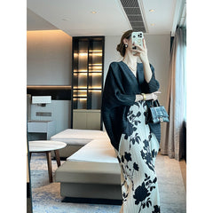 Pleated spring 2025 high-end French high-end print fashion dress with elegant temperament and loose flesh covering long skirt