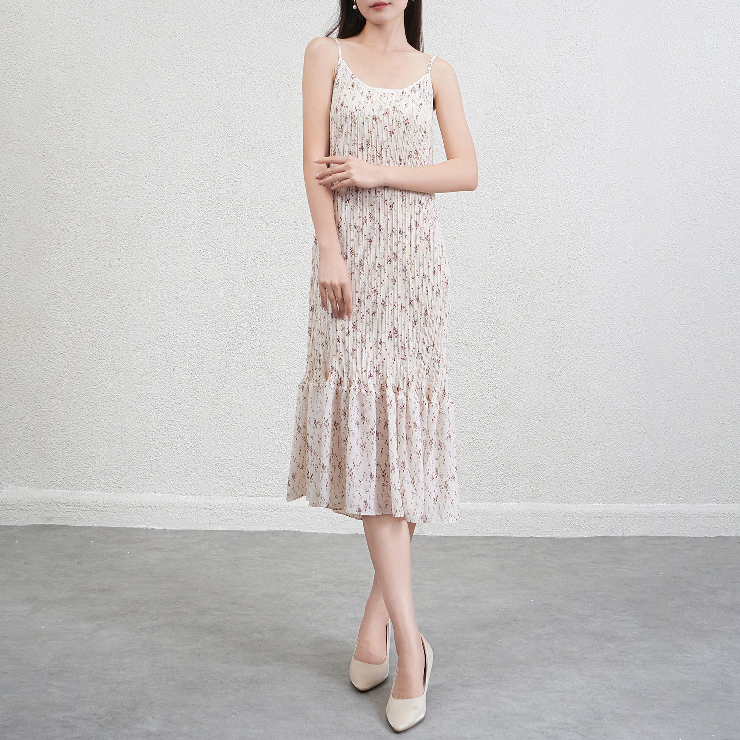 Pleated Blue Floral Camisole Maxi Dress – Elegant Summer Outfit