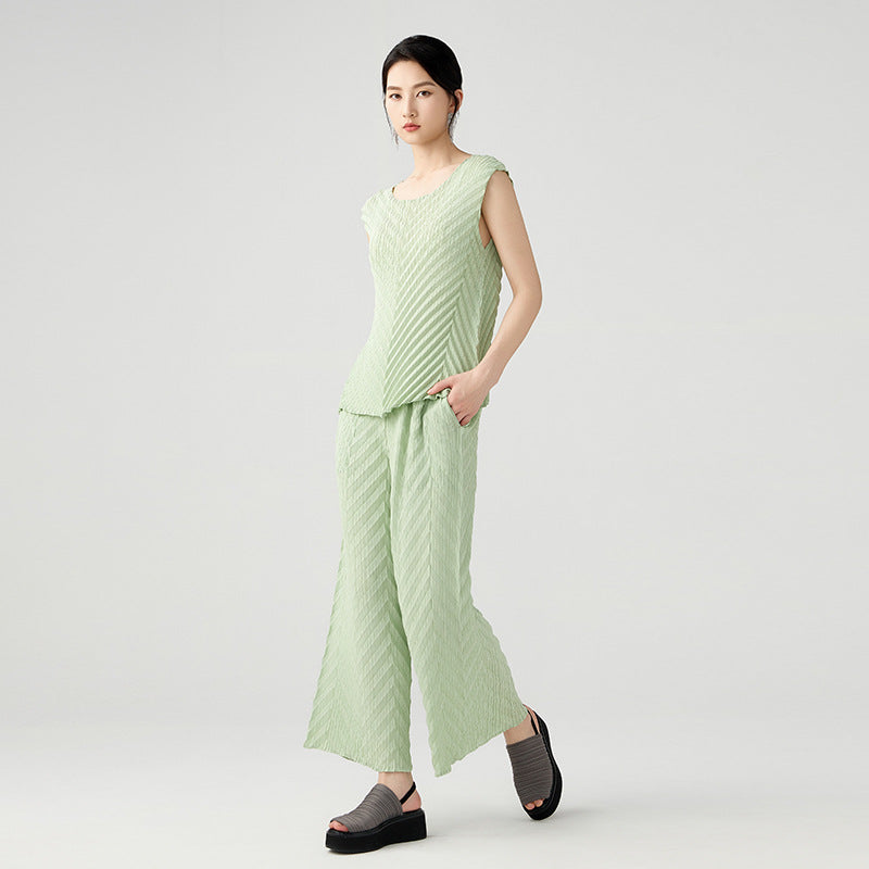 2025 Summer Pleated Plaid Two-Piece Set – Dopamine Vest & Straight-Leg Pants, Stylish and Comfortable